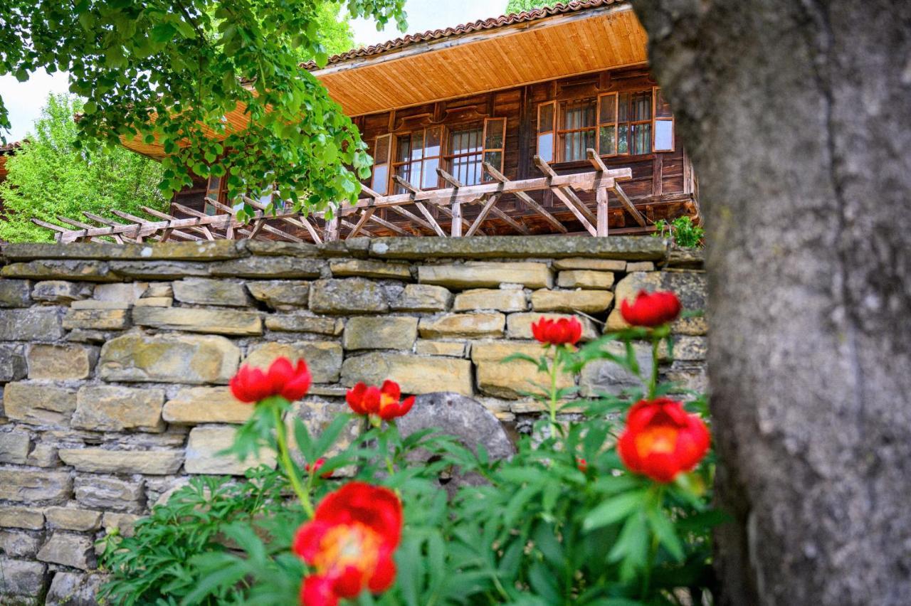 Guest Houses "Zlatna Oresha - Complex" Zheravna Buitenkant foto