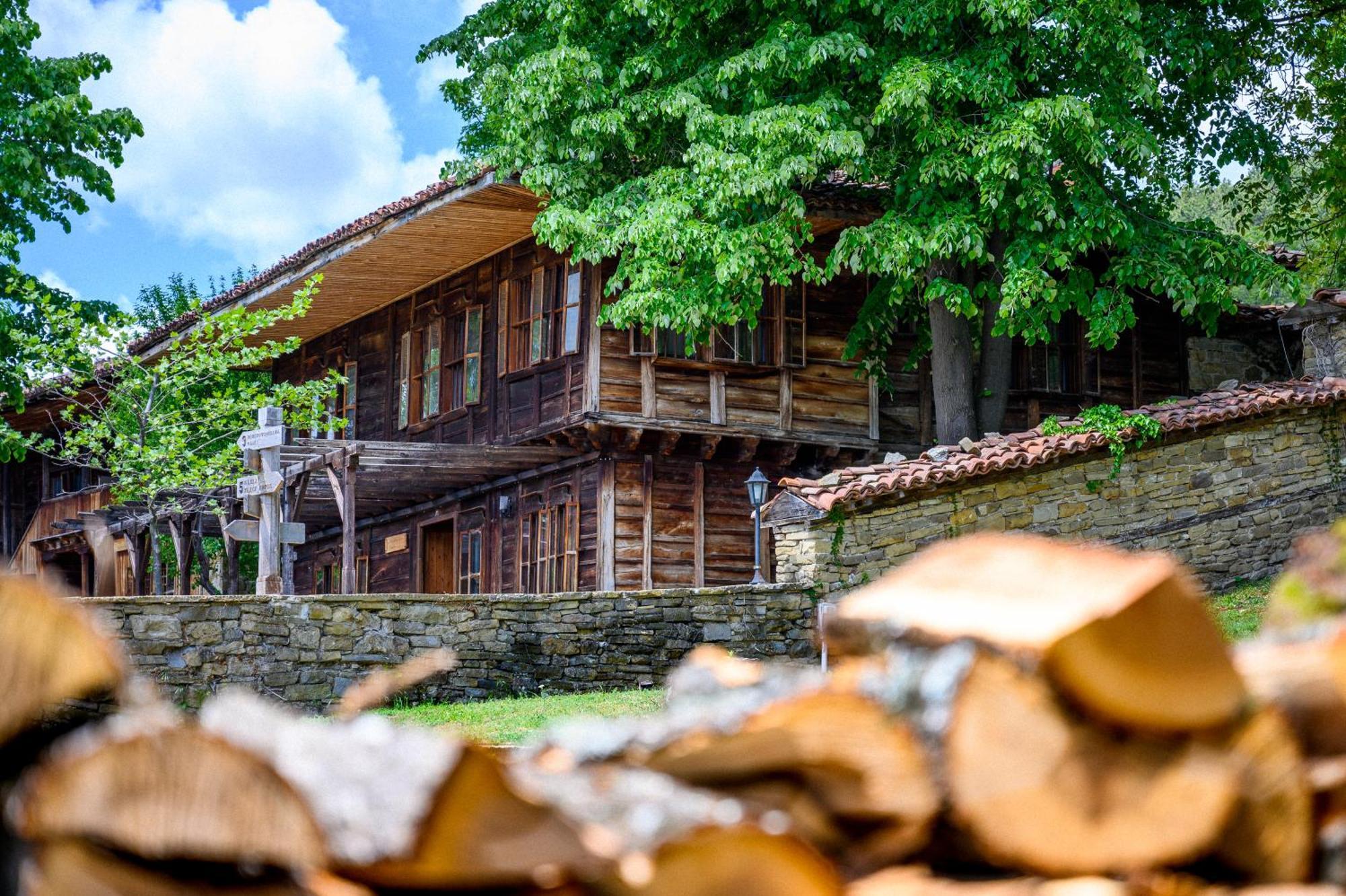 Guest Houses "Zlatna Oresha - Complex" Zheravna Buitenkant foto