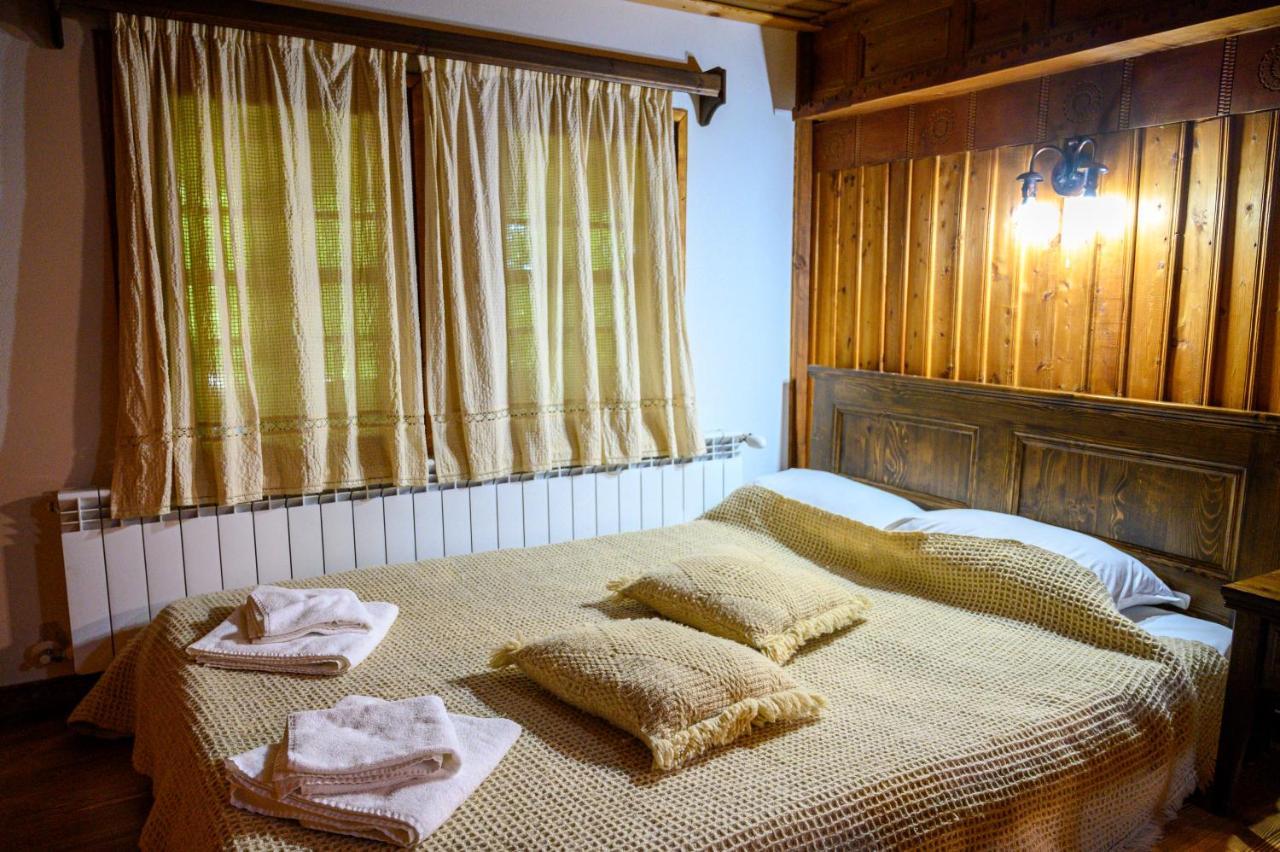 Guest Houses "Zlatna Oresha - Complex" Zheravna Buitenkant foto
