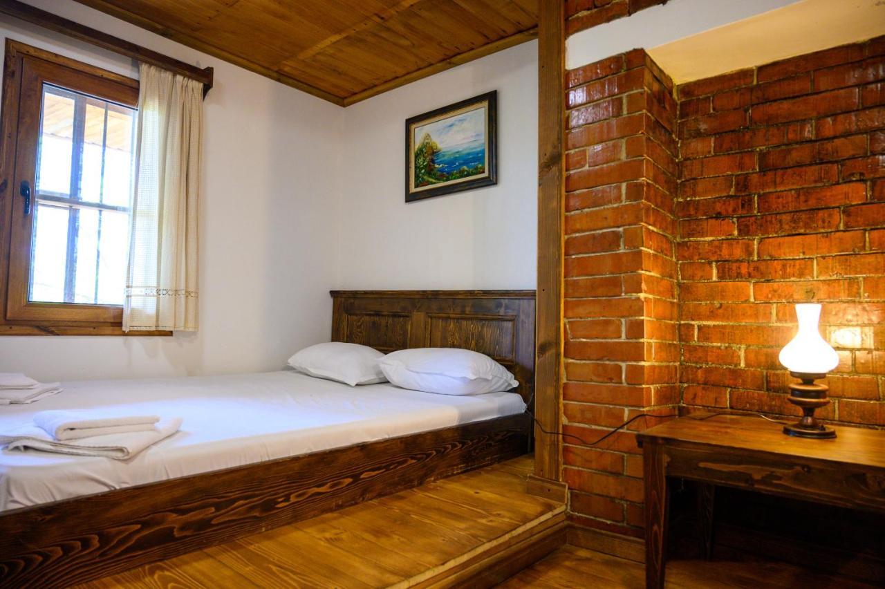 Guest Houses "Zlatna Oresha - Complex" Zheravna Buitenkant foto